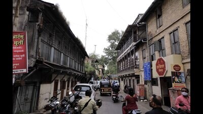 Patil on Monday visited the old and dilapidated Wadas around Shaniwarwada (HT FILE PHOTO) Patil on Monday visited the old and dilapidated Wadas around Shaniwarwada (HT FILE PHOTO)