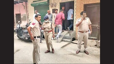 Police outside the house of the deceased couple in Gokalpuri in NEw Delhi on Monday. (HT PHOTO)