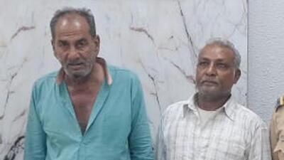 Soon, the complainant was handed over something wrapped in a newspaper. She felt something amiss and started to scream. “When she screamed, a huge crowd gathered on the spot. One of our patrolling units was also passing by. They intervened and nabbed the two men posing as cops and brought them to the police station,” said the officer. (HT PHOTO)