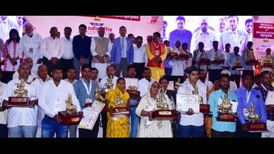 Top milk producers of Uttar Pradesh who were conferred Gokul and Nandbaba awards in Lucknow. (HT photo) Top milk producers of Uttar Pradesh who were conferred Gokul and Nandbaba awards in Lucknow. (HT photo)