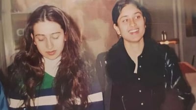 Karisma Kapoor and Kareena Kapoor's unseen picture is now online. Karisma Kapoor and Kareena Kapoor's unseen picture is now online.
