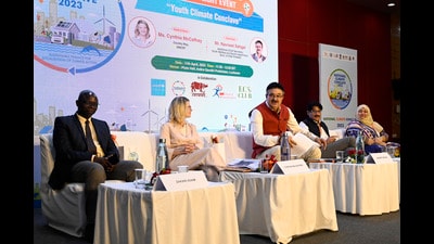 Cynthia McCaffrey, country representative, Unicef (second left), ACS youth welfare and sports department, Navneet Sehgal (third left) and others on the dais at the climate conclave at Indira Gandhi Pratishthan, in Lucknow, on Tuesday. (HT Photo) Cynthia McCaffrey, country representative, Unicef (second left), ACS youth welfare and sports department, Navneet Sehgal (third left) and others on the dais at the climate conclave at Indira Gandhi Pratishthan, in Lucknow, on Tuesday. (HT Photo)