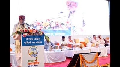 Dignitaries at the National Climate Conclave in Lucknow on Tuesday (HT) Dignitaries at the National Climate Conclave in Lucknow on Tuesday (HT)