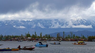 Tourists throng Kashmir to enjoy snow-clad mountains away from the summer heat (HT_PRINT) Tourists throng Kashmir to enjoy snow-clad mountains away from the summer heat (HT_PRINT)