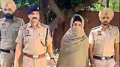 Papalpreet Singh in Punjab Police custody.(Punjab Police/Twitter) Papalpreet Singh in Punjab Police custody.(Punjab Police/Twitter)