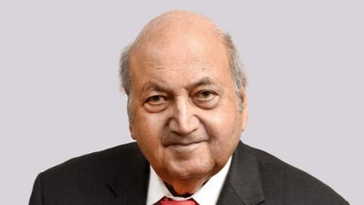 Keshub is also the chairman emeritus of Mahindra & Mahindra Group. (company website) Keshub is also the chairman emeritus of Mahindra & Mahindra Group. (company website)