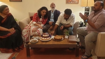 Swara Bhasker celebrated her first birthday, after wedding, with her family.