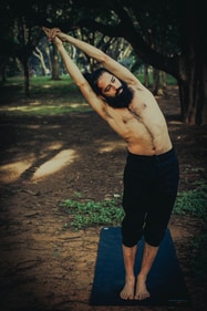 Tiryaka Tadasana (Himalayan Siddhaa Akshar) Tiryaka Tadasana (Himalayan Siddhaa Akshar)
