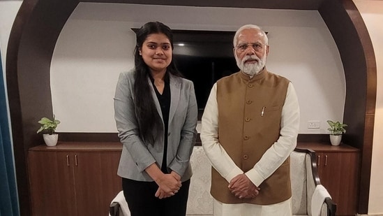 Prime Minister Narendra Modi with Indore's Tanishka Sujit during a meeting, in Bhopal.(PTI file)