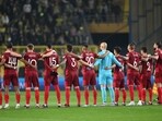 Sevilla's players observe a minute of silence for the victims of the earthquake in eastern Turkey during the UEFA Europa League last 16 second leg football match between Fenerbahce SK and Sevilla FC at the Fenerbahce Ulker stadium in Istanbul on March 16, 2023. (Photo by OZAN KOSE / AFP) Sevilla's players observe a minute of silence for the victims of the earthquake in eastern Turkey during the UEFA Europa League last 16 second leg football match between Fenerbahce SK and Sevilla FC at the Fenerbahce Ulker stadium in Istanbul on March 16, 2023. (Photo by OZAN KOSE / AFP)