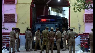 The police van ferrying Atiq Ahmad arrives at Naini Central Jail of Prayagraj from Sabarmati Jail of Gujarat on Wednesday evening . (HT Photo) The police van ferrying Atiq Ahmad arrives at Naini Central Jail of Prayagraj from Sabarmati Jail of Gujarat on Wednesday evening . (HT Photo)