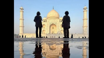 Ellie Hamby and Sandy Hazelip outside Taj Mahal. (Instagram/@aroundtheworldat80) Ellie Hamby and Sandy Hazelip outside Taj Mahal. (Instagram/@aroundtheworldat80)