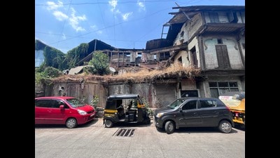 While ASI officials on Tuesday said that they have already given permission for minor repair work in these wadas, residents want approval for redevelopment. (HT PHOTO) While ASI officials on Tuesday said that they have already given permission for minor repair work in these wadas, residents want approval for redevelopment. (HT PHOTO)