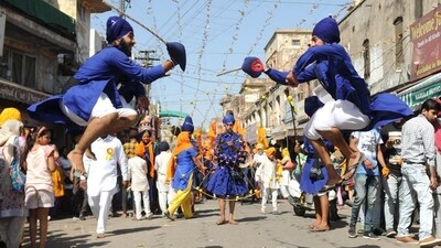 Patiala in Punjab is a lively destination to celebrate Baisakhi with its vibrant music and dance performances, beautifully decorated Gurudwaras, delicious Punjabi cuisine, and a bustling Baisakhi fair offering various stalls selling handicrafts and more. (bharat bhushan/ht photo)
