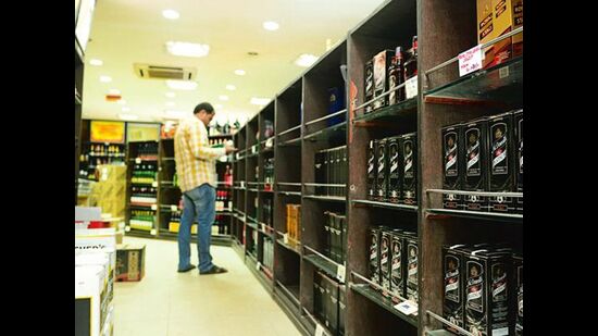 Chandigarh has 95 liquor vends, but through six auctions, being held since March 15, the Chandigarh administration has managed to allot only 70. (HT File Photo)