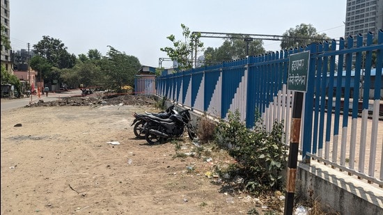 Currently there are four platforms at Hadapsar railway station and one foot over bridge for passengers to cross the railway tracks. (SHANKAR NARAYAN)