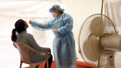 Delhi reports 1,527 new Covid cases in 24 hours; positivity rate at 27.77% (Representative Image) Delhi reports 1,527 new Covid cases in 24 hours; positivity rate at 27.77% (Representative Image)