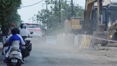 Dust at Ghodbunder road due to ongoing Metro work.Thane municipal corporation to impose fines on those causing dust pollution in the city. The civic body claimed dust pollution in the city has increased as it received several complaints from locals ,in Thane, in Mumbai, India, on,Thursday, April, 13, 2023. (Praful Gangurde / HT Photo) Dust at Ghodbunder road due to ongoing Metro work.Thane municipal corporation to impose fines on those causing dust pollution in the city. The civic body claimed dust pollution in the city has increased as it received several complaints from locals ,in Thane, in Mumbai, India, on,Thursday, April, 13, 2023. (Praful Gangurde / HT Photo)