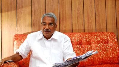 Former Kerala CM Oomen Chandy’s brother requests for a new medical borad to monitor health of former CM. (HTArchives) Former Kerala CM Oomen Chandy’s brother requests for a new medical borad to monitor health of former CM. (HTArchives)