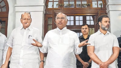 New Delhi: NCP Chief Sharad Pawar and Congress President Mallikarjun Kharge address the media after a meeting at the latter's residence, in New Delhi, Thursday, April 13, 2023. Congress leaders Rahul Gandhi and KC Venugopal are also seen. (PTI Photo/Ravi Choudhary)(PTI04_13_2023_000342A) (PTI)