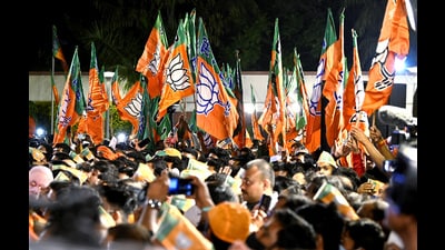 Opposition parties are trying to form a common platform to unite against the BJP. Opposition parties are trying to form a common platform to unite against the BJP.