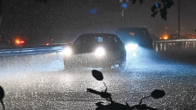 Pashan areas in Pune received heavy rainfall, gusty winds on Thursday. (KALPESH NUKTE/HT) Pashan areas in Pune received heavy rainfall, gusty winds on Thursday. (KALPESH NUKTE/HT)