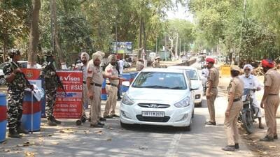 Punjab Police personnel checking vehicles near Takht Damdama Sahib in Talwandi Sabo town, 35km from Bathinda, on Thursday. (Sanjeev Kumar/HT)