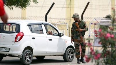 Soldiers checking vehicles near the Cantonment after the firing incident in Bathinda. (HT_PRINT) Soldiers checking vehicles near the Cantonment after the firing incident in Bathinda. (HT_PRINT)