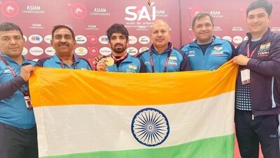 Aman Sehrawat (3rd from left) with the gold medal (Media_SAI) Aman Sehrawat (3rd from left) with the gold medal (Media_SAI)