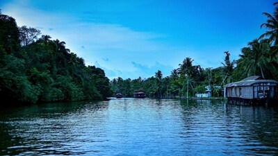 Kumarakom: If you are looking for a peaceful getaway, head to Kumarakom. This backwater destination in Kerala is known for its tranquil waterways and birdwatching opportunities. Take a houseboat ride to explore the backwaters or visit the Kumarakom Bird Sanctuary. (Unsplash)