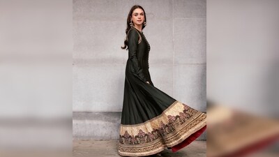 Aditi Rao Hydari kept her look simple. She wore minimal makeup and left her hair open with a middle parting. (Instagram/@aditiraohydari) Aditi Rao Hydari kept her look simple. She wore minimal makeup and left her hair open with a middle parting. (Instagram/@aditiraohydari)
