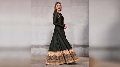 Aditi Rao Hydari leaves fans gasping for air as she drops a series of photos of herself in a regal anarkali suit by designer Anand Kabra. (Instagram/@aditiraohydari) Aditi Rao Hydari leaves fans gasping for air as she drops a series of photos of herself in a regal anarkali suit by designer Anand Kabra. (Instagram/@aditiraohydari)