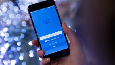 Smartphones under  ₹10,000 are cost effective. (Pexels)