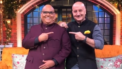 Anupam Kher shared many pictures with Satish Kaushik on his birth anniversary. Anupam Kher shared many pictures with Satish Kaushik on his birth anniversary.