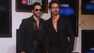 Varun Dhawan and Tiger Shroff posed together for the paparazzi. Varun's Bhediya 2 was announced at the event. (Varinder Chawla) Varun Dhawan and Tiger Shroff posed together for the paparazzi. Varun's Bhediya 2 was announced at the event. (Varinder Chawla)