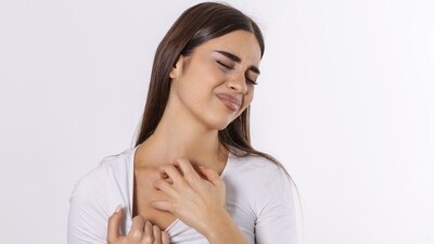 To prevent heat rashes, stay cool, dry, and avoid excessive sweating by wearing loose and breathable clothing, using talcum powder, taking frequent cool showers, and staying hydrated. (Freepik ) To prevent heat rashes, stay cool, dry, and avoid excessive sweating by wearing loose and breathable clothing, using talcum powder, taking frequent cool showers, and staying hydrated. (Freepik )