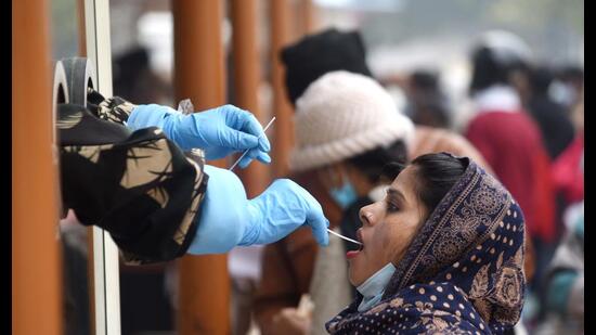 Himachal Pradesh on Thursday logged 440 fresh Covid-19 cases taking the state’s total tally to 3,18,313 while one patient succumbed to the infection. (HT File Photo)