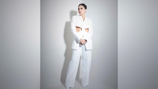 Bhumi Pednekar's stylists Chandini Whabi and Sanya Kapoor sure understood their assignment really well and kept Bhumi Pednekar's overall look minimal and chic.&nbsp;(Instagram/@bhumipednekar)