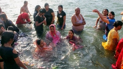 Devotees paid a visit to Sri Harmandir Sahib (Golden Temple) in Amritsar and took a holy dip in the 'Sarovar.'&nbsp;&nbsp; (PTI)