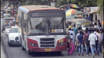 Public transport buses of PMPML have at least 20 recurring snags, according to an inspection carried out by Aam Aadmi Party (AAP) between March 23 to April 7. (HT FILEAA)