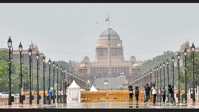 The maximum temperature in Delhi hit a season-high of 39.4°C on Friday. (ANI) The maximum temperature in Delhi hit a season-high of 39.4°C on Friday. (ANI)