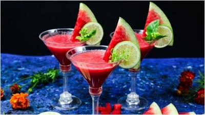 Watermelon Agua Fresca: Blend chunks of fresh watermelon with water, lime juice, and a touch of sugar until smooth. Serve over ice and garnish with fresh mint leaves. (Pexels) Watermelon Agua Fresca: Blend chunks of fresh watermelon with water, lime juice, and a touch of sugar until smooth. Serve over ice and garnish with fresh mint leaves. (Pexels)