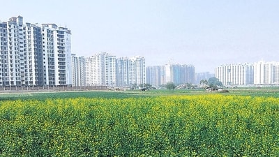 There are 197 builder projects under the Greater Noida Authority area. Out of these, 135 projects owe arrears worth nearly ₹14,500 crore. (HT Archive) There are 197 builder projects under the Greater Noida Authority area. Out of these, 135 projects owe arrears worth nearly ₹14,500 crore. (HT Archive)