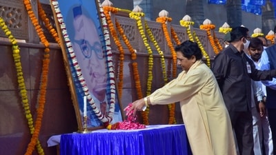 BSP President Mayawati offered flowers to Babasaheb Ambedkar on his jayanti. (HT Photo) BSP President Mayawati offered flowers to Babasaheb Ambedkar on his jayanti. (HT Photo)