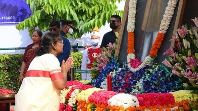 President Droupadi Murmu paid tribute to Dr Bhimrao Ambedkar on his 132nd birth anniversary at Parliament House Lawns, New Delhi. (Twitter/@rashtrapatibhvn) President Droupadi Murmu paid tribute to Dr Bhimrao Ambedkar on his 132nd birth anniversary at Parliament House Lawns, New Delhi. (Twitter/@rashtrapatibhvn)