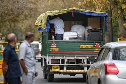 A truck carrying personal belongings of Congress leader, Rahul Gandhi leaves his official residence. (Sanchit Khanna/ HT) A truck carrying personal belongings of Congress leader, Rahul Gandhi leaves his official residence. (Sanchit Khanna/ HT)