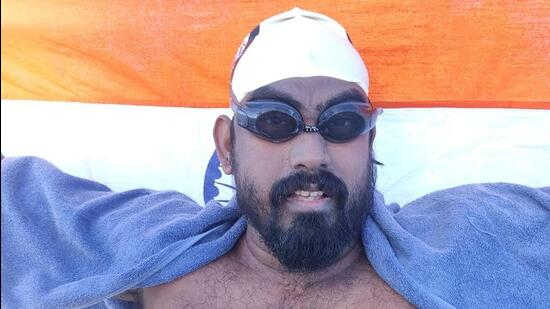 27-yr-old swims across False Bay in S Africa