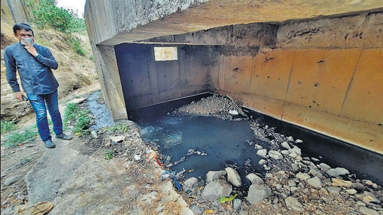 Mumbai, India - April 13, 2023: Bharat Sony, a resident of Yogi Hills, shows the flowing illegal drainage water creating a stink, at Mulund, in Mumbai, India, on,Thursday, April 13, 2023. (Praful Gangurde/HT Photo) (HT PHOTO)