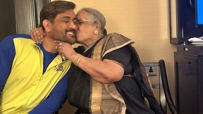 MS Dhoni met an 88-year-old superfan.