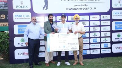 Karan Pratap Singh receiving the winnercheque and trophy from (L- R) Chandigarh Golf Club captain, KS Sibia; PGTI CEO Uttam Singh Mundy and Chandigarh Golf Club president Col HS Chahal (retd). (HT Photo) Karan Pratap Singh receiving the winnercheque and trophy from (L- R) Chandigarh Golf Club captain, KS Sibia; PGTI CEO Uttam Singh Mundy and Chandigarh Golf Club president Col HS Chahal (retd). (HT Photo)